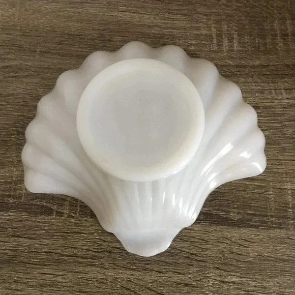 Vtg  Fire King Shell dish - Picture 5 of 5